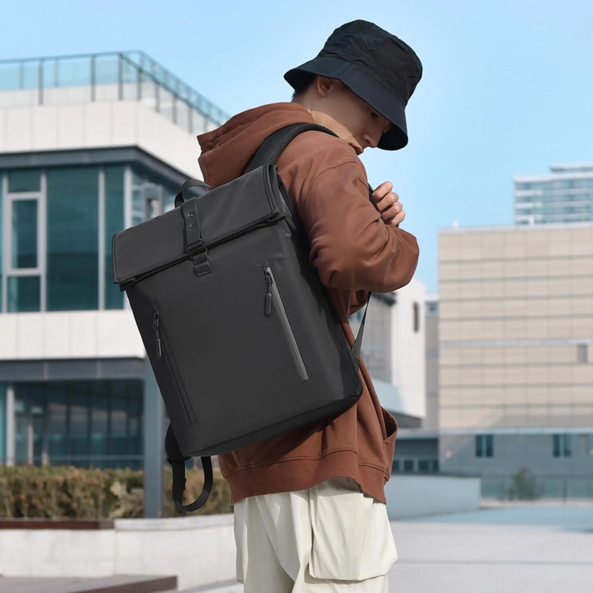 Custom Logo Men's Large Opening Roll Top Waterproof PU Business Laptop Backpack with Casual Daypack Travel for College Students